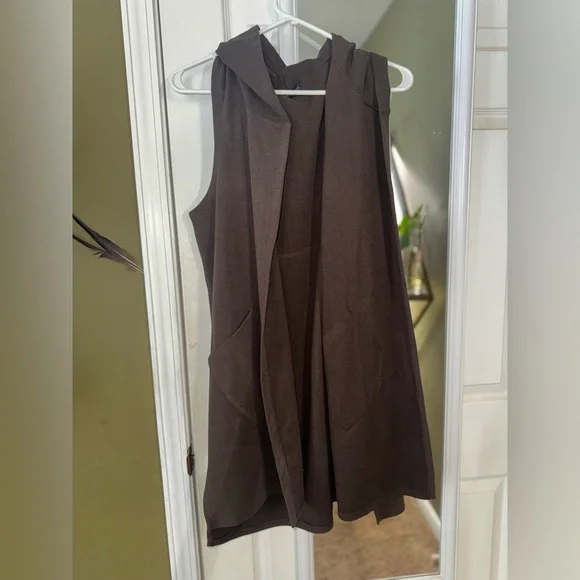 Coco + Carmen Brown Knit Sleeveless Hooded Cardigan - Picture 4 of 7